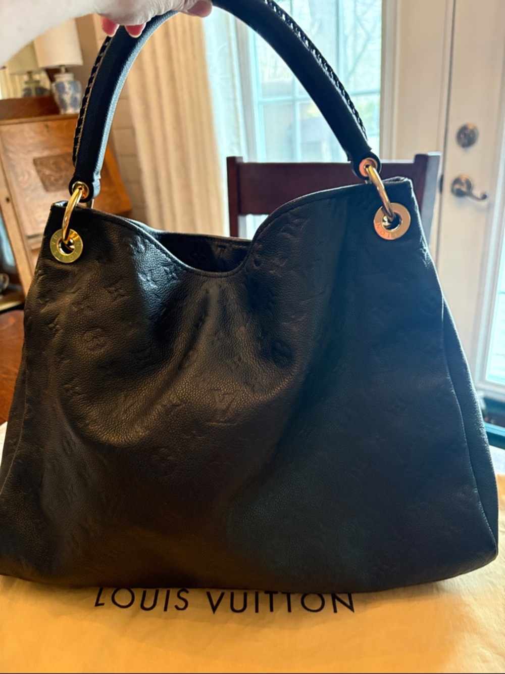 Louis Vuitton Black Artsy - Picture 2 of 9